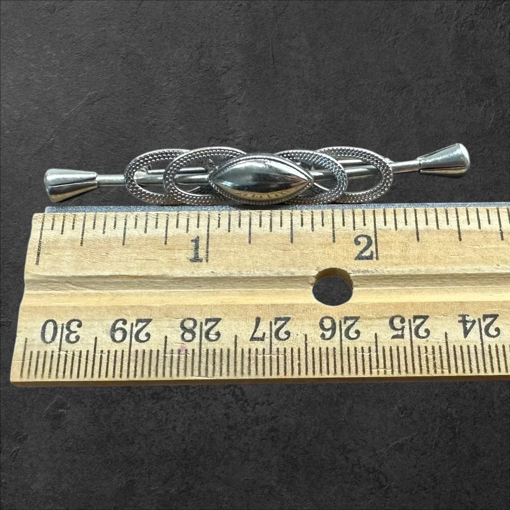 Unmarked Collar Bar Pin Silver Tone Vintage Textured Interlocking